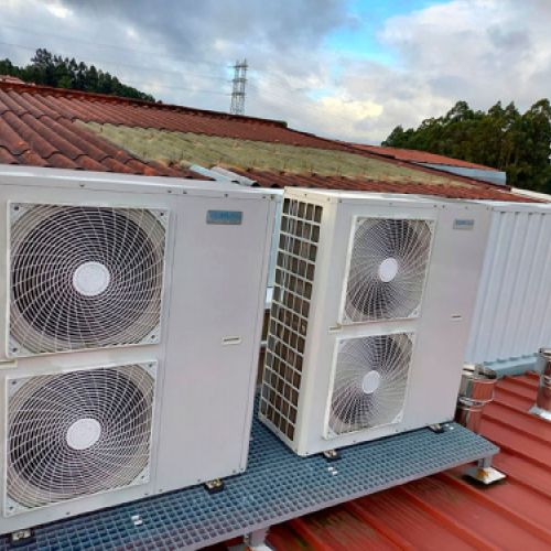 Instalación de bombas de calor en un tejado